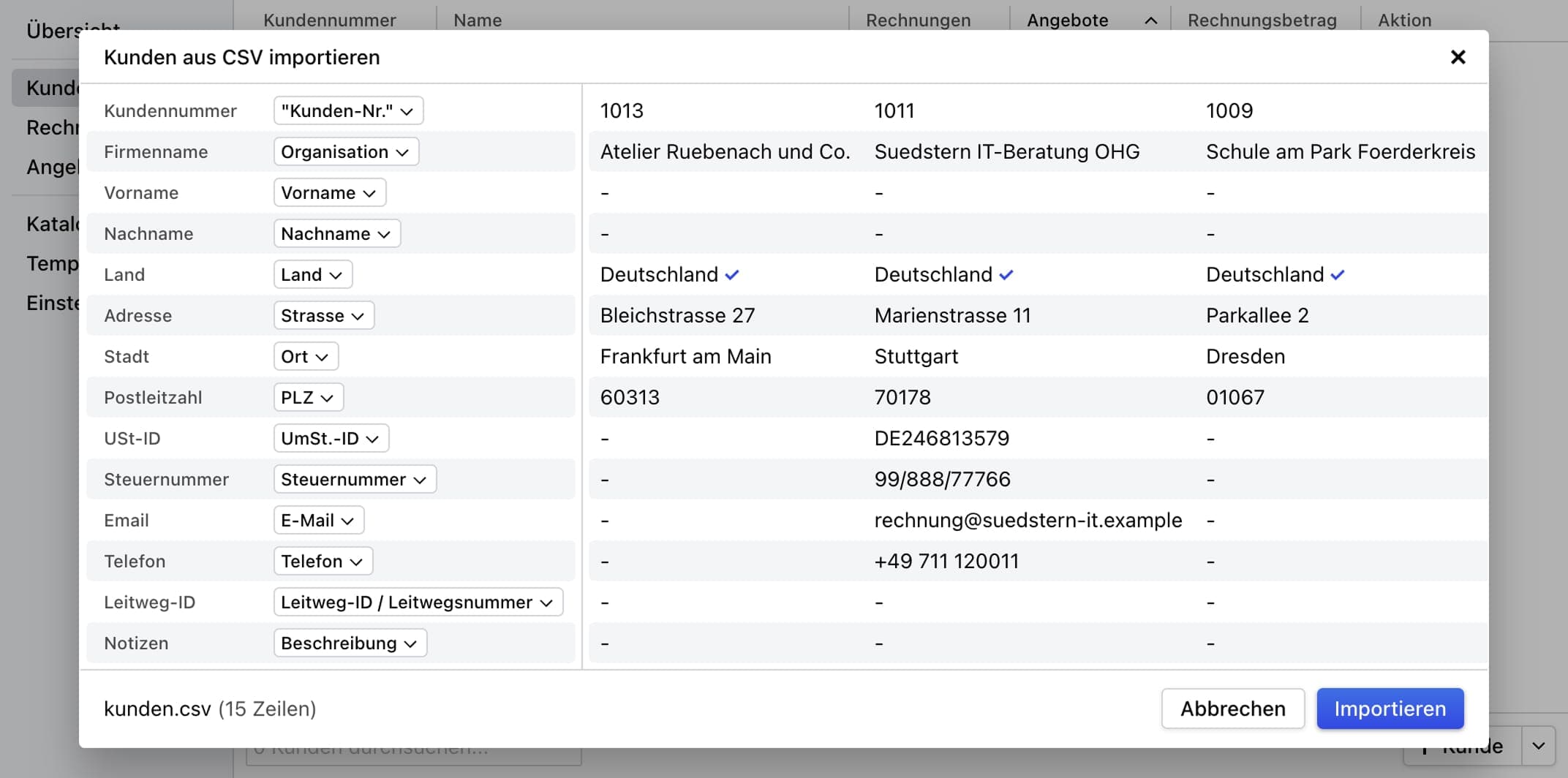 Dialog Kunden aus CSV importieren mit zugeordneten Kundenfeldern, Vorschauzeilen und Importieren-Button.
