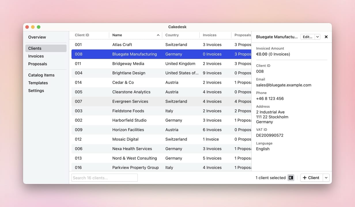Cakedesk client overview with a client list and the selected client's contact and invoice details.